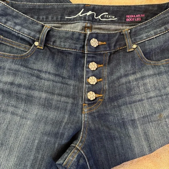 INC Denim Button Fly Regular Fit Boot Leg Jeans Size 8 - Picture 6 of 9